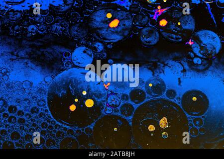 Makroaufnahme von Wasser Öl Emulsion Form abstrakt Hintergrund Stockfoto