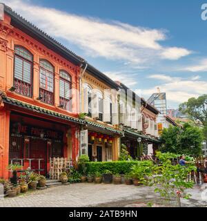 Singapur, Januar 2020. Blick auf die typischen alten Ladenhäuser in der Emerald Hill Road Stockfoto