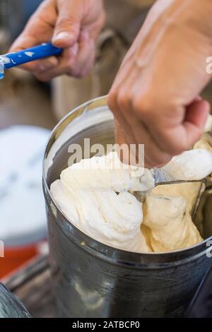 Frisch zubereitetes Eis Stockfoto