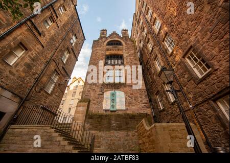 Das Writers' Museum in Lady Stair's Close, wie von Behind.Edinburgh Stadtbild/Reisefoto von Pep Masip aus zu sehen. Stockfoto