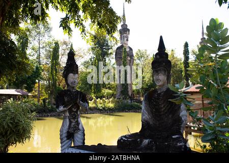 Nong KHAI, THAILAND - 19. DEZEMBER: Sala Kaew-Ku oder Keoku fantastischer Betonskulpturenpark, der vom Buddhismus inspiriert ist, für Menschen, die Reisen in Non besuchen Stockfoto