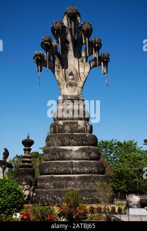 Nong KHAI, THAILAND - 19. DEZEMBER: Sala Kaew-Ku oder Keoku fantastischer Betonskulpturenpark, der vom Buddhismus inspiriert ist, für Menschen, die Reisen in Non besuchen Stockfoto