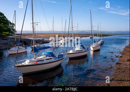 Fluss Almond, wo Sie den Firth of Forth in Cramond erreichen. Stadtbild/Reisefotografie von Edinburgh von Pep Masip. Stockfoto