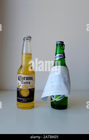 Die Menschen scheinen zu denken, dass Corona Beer mit dem tödlichen Ausbruch des Wuhan Coronavirus zusammenhängt, da die Suche nach dem "Corona Beer Virus" im Trend ist. Stockfoto