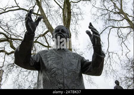 Westminster, London, Großbritannien. März 2014. Nelson Mandela Gedenkstatue. Kredit: Maureen McLean/Alamy Stockfoto