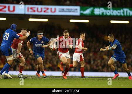 Cardiff, Großbritannien. Februar 2020. George North of Wales macht eine Pause. Wales/Italien, Guinness Six Nations Championship 2020 internationales Rugby-Spiel im Fürstenstadion in Cardiff, Wales, Großbritannien am Samstag, 1. Februar 2020. PIC von Andrew Orchard/Alamy Live News BITTE BEACHTEN SIE, DASS DAS BILD NUR FÜR REDAKTIONELLE ZWECKE VERFÜGBAR IST Stockfoto