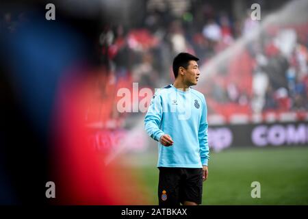 Der RCD Espanyol-Spieler Wu Lei erwärmt sich vor dem Spiel La Liga Santander zwischen Granada CF und RCD Espanyol im Los Carmenes Stadium in Granada.(Endstand; Granada CF 2:1 RCD Espanyol) Stockfoto