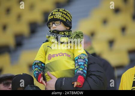 Februar 2020: Dortmund - 1. FEBRUAR 2020: Fans der Borussia während der Bundesliga-Fixierung 2019/20 zwischen Borussia Dortmund und Union Berlin im Signal Iduna Park abgebildet. Credit: Federico Guerra Maranesi/ZUMA Wire/Alamy Live News Stockfoto