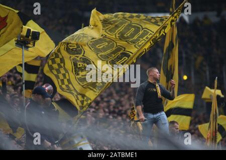 Februar 2020: Dortmund - 1. FEBRUAR 2020: Fans der Borussia während der Bundesliga-Fixierung 2019/20 zwischen Borussia Dortmund und Union Berlin im Signal Iduna Park abgebildet. Credit: Federico Guerra Maranesi/ZUMA Wire/Alamy Live News Stockfoto