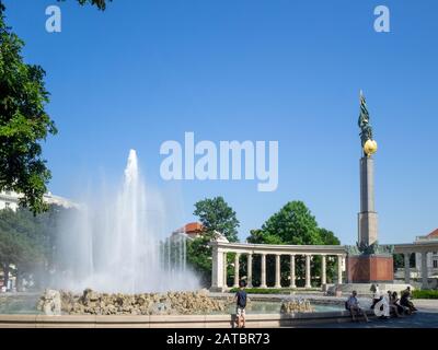 Wiener Heldendenkmal vom Roten Platz Stockfoto