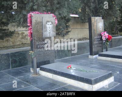 Aserbaidschan, Baku, 20. Januar 2007. Menschen, die am Jahrestag der Tragödie vom 20. Januar die Gasse der Märtyrer besuchen, als die Sowjetunion 1990 Baku Angriff Stockfoto