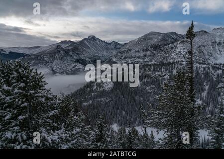 Longs Peak, vom Flattop Mountain Trail. Estes Park, Colorado. Stockfoto