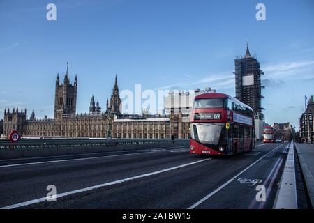 London, ENGLAND - 1. Februar 2020: Westminster Bridge und die Parlamentsgebäude, während Großbritannien einen Brexit Transition Peiod betritt, der aus der Europäischen Union austritt, und 188 Wochen nach dem Referendum am 23. Juni 2016 Stockfoto