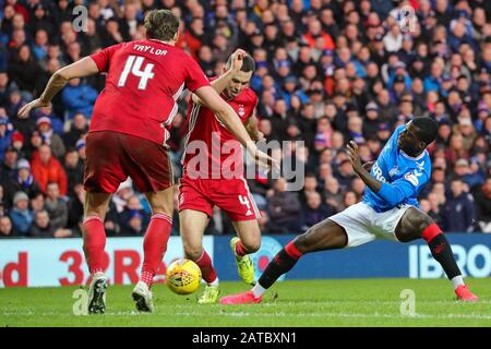 Glasgow, Großbritannien. Februar 2020. Der Rangers FC spielte Aberdeen auf dem Heimstadion der Glasgower Mannschaften im Ibrox-Fußballstadion in einem Spiel der Scottish Premiere League. Die letzten beiden Spiele zwischen diesen Mannschaften führten zu einem 5 - 0-Sieg für die Rangers in Ibrox und einem 2 - 2-Unentschieden in Pittodrie, Aberdeens Heimatstadion, so dass dies in den Ligapunkten ein wichtiges Spiel für beide Mannschaften ist. Das Spiel endete 0 - 0. Credit: Findlay/Alamy Live News Stockfoto
