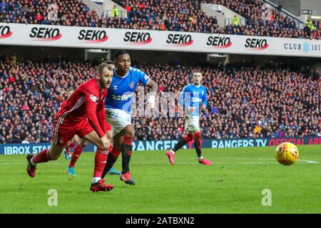 Glasgow, Großbritannien. Februar 2020. Der Rangers FC spielte Aberdeen auf dem Heimstadion der Glasgower Mannschaften im Ibrox-Fußballstadion in einem Spiel der Scottish Premiere League. Die letzten beiden Spiele zwischen diesen Mannschaften führten zu einem 5 - 0-Sieg für die Rangers in Ibrox und einem 2 - 2-Unentschieden in Pittodrie, Aberdeens Heimatstadion, so dass dies in den Ligapunkten ein wichtiges Spiel für beide Mannschaften ist. Das Spiel endete 0 - 0. Credit: Findlay/Alamy Live News Stockfoto