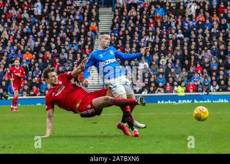 Glasgow, Großbritannien. Februar 2020. Der Rangers FC spielte Aberdeen auf dem Heimstadion der Glasgower Mannschaften im Ibrox-Fußballstadion in einem Spiel der Scottish Premiere League. Die letzten beiden Spiele zwischen diesen Mannschaften führten zu einem 5 - 0-Sieg für die Rangers in Ibrox und einem 2 - 2-Unentschieden in Pittodrie, Aberdeens Heimatstadion, so dass dies in den Ligapunkten ein wichtiges Spiel für beide Mannschaften ist. Das Spiel endete 0 - 0. Credit: Findlay/Alamy Live News Stockfoto