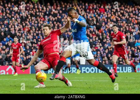 Glasgow, Großbritannien. Februar 2020. Der Rangers FC spielte Aberdeen auf dem Heimstadion der Glasgower Mannschaften im Ibrox-Fußballstadion in einem Spiel der Scottish Premiere League. Die letzten beiden Spiele zwischen diesen Mannschaften führten zu einem 5 - 0-Sieg für die Rangers in Ibrox und einem 2 - 2-Unentschieden in Pittodrie, Aberdeens Heimatstadion, so dass dies in den Ligapunkten ein wichtiges Spiel für beide Mannschaften ist. Das Spiel endete 0 - 0. Credit: Findlay/Alamy Live News Stockfoto