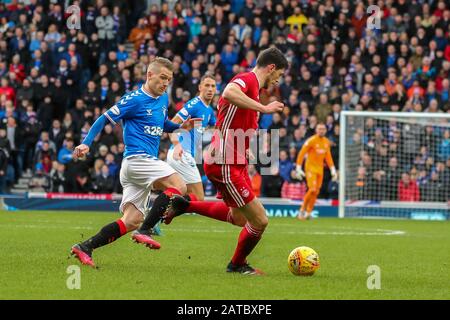 Glasgow, Großbritannien. Februar 2020. Der Rangers FC spielte Aberdeen auf dem Heimstadion der Glasgower Mannschaften im Ibrox-Fußballstadion in einem Spiel der Scottish Premiere League. Die letzten beiden Spiele zwischen diesen Mannschaften führten zu einem 5 - 0-Sieg für die Rangers in Ibrox und einem 2 - 2-Unentschieden in Pittodrie, Aberdeens Heimatstadion, so dass dies in den Ligapunkten ein wichtiges Spiel für beide Mannschaften ist. Das Spiel endete 0 - 0. Credit: Findlay/Alamy Live News Stockfoto