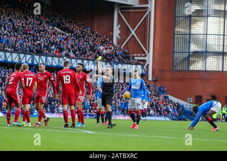 Glasgow, Großbritannien. Februar 2020. Der Rangers FC spielte Aberdeen auf dem Heimstadion der Glasgower Mannschaften im Ibrox-Fußballstadion in einem Spiel der Scottish Premiere League. Die letzten beiden Spiele zwischen diesen Mannschaften führten zu einem 5 - 0-Sieg für die Rangers in Ibrox und einem 2 - 2-Unentschieden in Pittodrie, Aberdeens Heimatstadion, so dass dies in den Ligapunkten ein wichtiges Spiel für beide Mannschaften ist. Das Spiel endete 0 - 0. Credit: Findlay/Alamy Live News Stockfoto