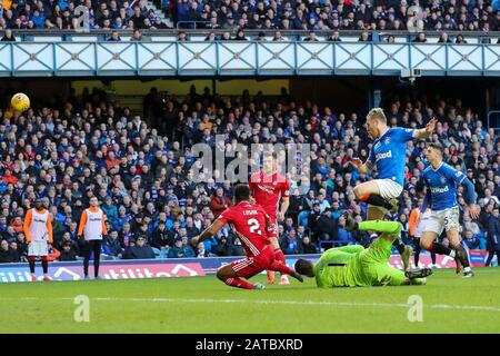 Glasgow, Großbritannien. Februar 2020. Der Rangers FC spielte Aberdeen auf dem Heimstadion der Glasgower Mannschaften im Ibrox-Fußballstadion in einem Spiel der Scottish Premiere League. Die letzten beiden Spiele zwischen diesen Mannschaften führten zu einem 5 - 0-Sieg für die Rangers in Ibrox und einem 2 - 2-Unentschieden in Pittodrie, Aberdeens Heimatstadion, so dass dies in den Ligapunkten ein wichtiges Spiel für beide Mannschaften ist. Das Spiel endete 0 - 0. Credit: Findlay/Alamy Live News Stockfoto