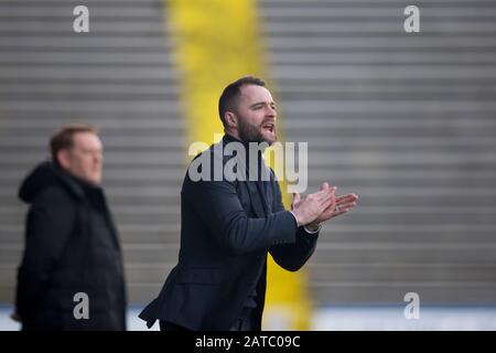 Cappielow Park, Greenock, Inverclyde, Großbritannien. Februar 2020. Scottish Championship Football, Greenock Morton versus Dundee Football Club; Dundee Manager James McPake Credit: Action Plus Sports/Alamy Live News Stockfoto