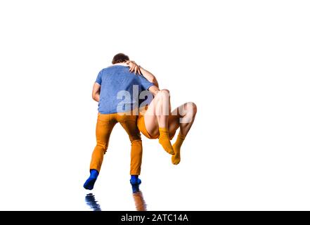 Paar talentierte Tänzerinnen hip-hop. Kerl und ein Mädchen tanzen Modern Dance i Studio. Schule der Hip-Hop-Kultur Stockfoto