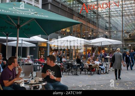 Einkaufszentrum Potsdamer Platz Arkaden, Berlin, Deutschland Stockfoto