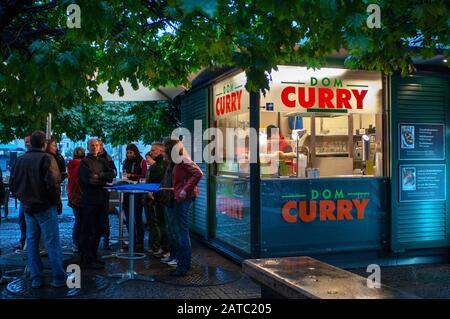 Currywurst Bar Restaurant Dom Curry am Gendarmenmarkt in der Berliner Innenstadt Stockfoto