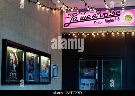 Disco-Bar La Vie en Rose am Flughafen Berlin-Tempelhof, Platz der Luftbrücke, Berlin, Deutschland Stockfoto