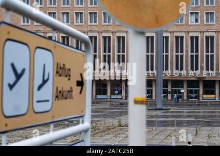 Architektonische Details des historischen Flughafens Tempelhof in Berlin. Der Flughafen Tempelhof wurde 1923 als Flughafen und die Deutsche Luft Hans ausgewiesen Stockfoto