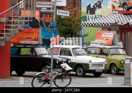 Trabi-Welt Führungen durch die DDR Trabant Oldtimer in Berlin Deutschland Stockfoto