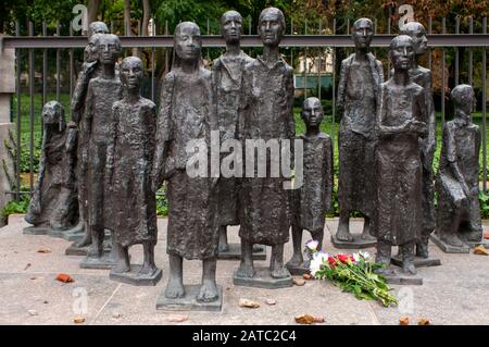 Der älteste jüdische Friedhof Berlin, heute Gedenkstätte, Figurengruppe, die Lammert Mitte Berlin Deutschland wünscht. Skulptur, Figurengruppe von Will Lammert, remi Stockfoto