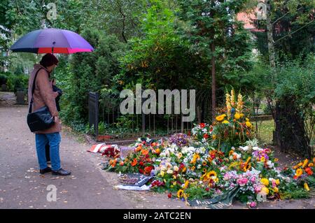 Der Dorotheenstädtische Friedhof, offiziell Friedhof der Pfarreien Dorotheenstadt und Friedrichswerder, ist ein landmarkierter protestantischer Grabblock Stockfoto