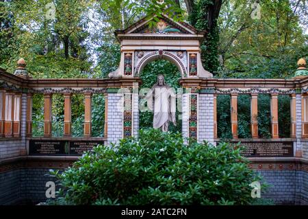 Der Dorotheenstädtische Friedhof, offiziell Friedhof der Pfarreien Dorotheenstadt und Friedrichswerder, ist ein landmarkierter protestantischer Grabblock Stockfoto