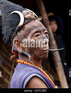 Konyak-Stamm Headhunter in Longwa-Nagaland-Indien Stockfoto