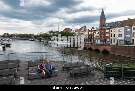 Gent, Flanders/Belgien - 09 02 2019: Panoramaaussicht über die nahe dem Rodetorenkaai und dem Dampoort Stockfoto