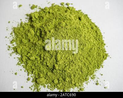 Matcha-Teepulver isoliert Stockfoto