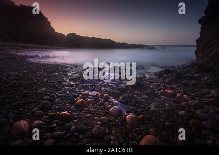 Kiesel an der Rotherslade Bay Stockfoto
