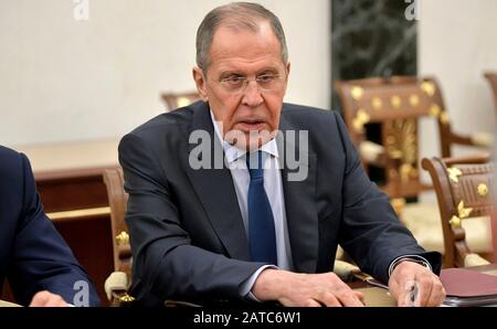 Moskau, Russland. Januar 2020. Der russische Außenminister Sergei Lawrow hatte vor einem Treffen mit ständigen Mitgliedern des Sicherheitsrates, das Präsident Wladimir Putin am 31. Januar 2020 im Kreml in Moskau, Russland, veranstaltet hatte. Kredit: Alexei Druzhinin/Kremlpool/Alamy Live News Stockfoto