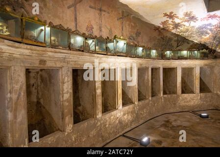 Complesso di Santa Maria di Monteoliveto o Sant'Anna dei Lombardi, Neapel - Ipogeo Stockfoto