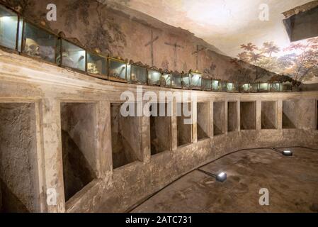 Complesso di Santa Maria di Monteoliveto o Sant'Anna dei Lombardi, Neapel - Ipogeo Stockfoto