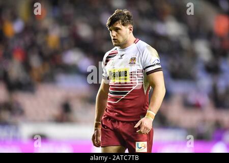 Januar 2020, DW Stadium, Wigan, England; Betfred Super League, Wigan Warriors V Warrington Wolves: Liam Byrne (20) von Wigan Warriors in Aktion Stockfoto