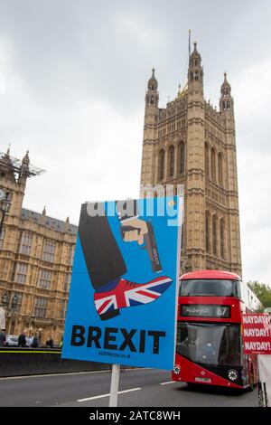 Westminster, London, Großbritannien. Mai 2019. Brexit SODEM Bleibt Zeichen außerhalb der Parlamentsgebäude. Kredit: Maureen McLean/Alamy Stockfoto