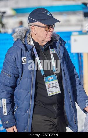 Lennerheide, Schweiz, 1. Februar 2020. IBU-Präsident Olle Dahlin war 10 km Sprint der Juniorinnen und Männer an den Jugend- und Junioren-Weltministerständen Stockfoto