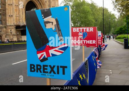 Westminster, London, Großbritannien. Mai 2019. Brexit SODEM Bleibt Zeichen außerhalb der Parlamentsgebäude. Kredit: Maureen McLean/Alamy Stockfoto