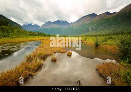 Eagle River Naturzentrum bei Sonnenaufgang, Eagle River, Alaska. Das Eagle River Nature Center ist 40 Minuten von der Innenstadt von Anchorage entfernt und ein Tor zu Chugach. Stockfoto