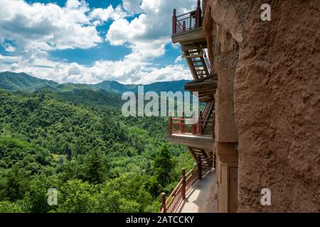 Maijishan Grotten in der Nähe von Tianshui, Provinz Gansu, Nordwestchina Stockfoto