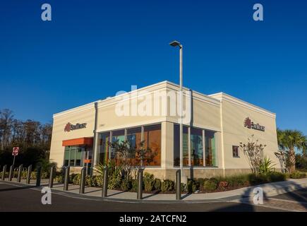 Orlando, FL/USA-1/29/20: Das Äußere einer Suntrust Bank Filiale. Stockfoto