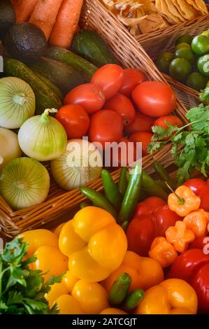 Frisches Gemüse für die Kochvorführung von Küchenchefin Betty Vázquez im Marival Armony Resort, Punta de Mita, Riviera Nayarit Küste von Mexiko. Stockfoto