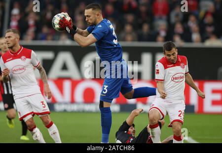 Düsseldorf, Deutschland. Februar 2020. Firo: 01.02.2020 Fußball, 2019/2020 1.Bundesliga: Fortuna Düsseldorf - Eintracht Frankfurt 1: 1 Florian Kastenmeier weltweite Nutzung Credit: Dpa / Alamy Live News Stockfoto